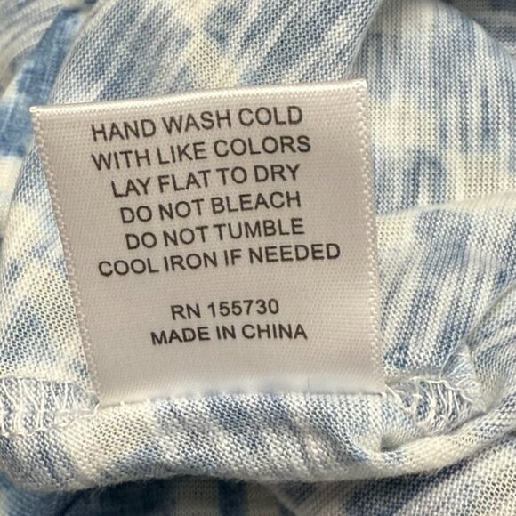 Women's 1X blue and ivory short sleeve shirt with pin tucks and buttons on front - Picture 11 of 12